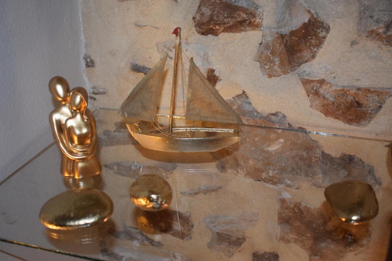 Harmony 2 In Gold Apartment