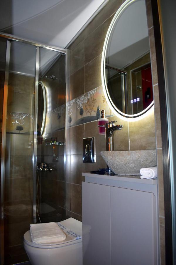 Harmony 2 In Gold Apartment