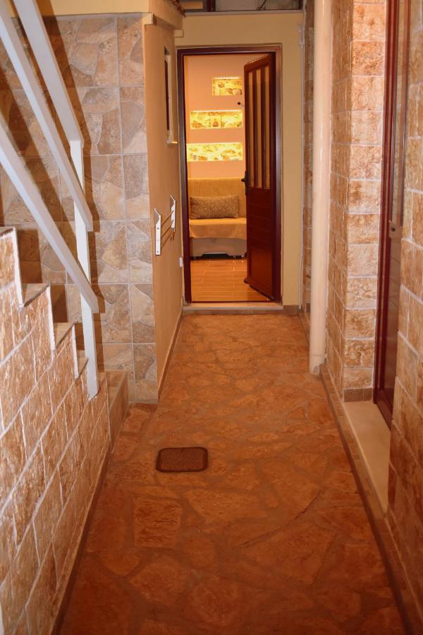 Harmony 2 In Gold Lavrion